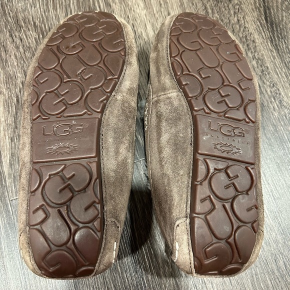 NWOT Chestnut UGG slip ons. - Picture 2 of 4